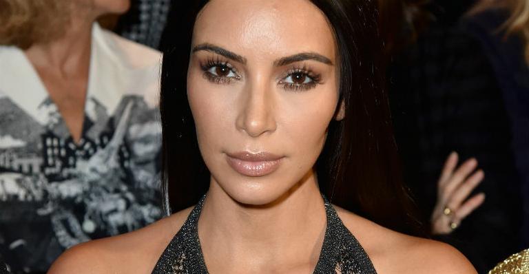Kim Kardashian Posta Foto Nua Criticada E Rebate Nova Imagem