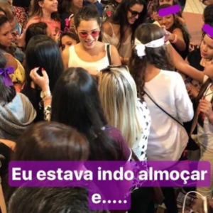 Emilly com fãs de Larissa Manoela (Reprodução/Instagram)