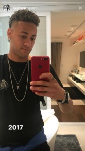 Neymar muda novamente corte de cabelo