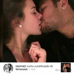 Neymar curte foto de beijo com Marquezine e fãs ficam histéricos