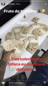 MC Livinho causa polêmica ao ostentar dinheiro no Instagram