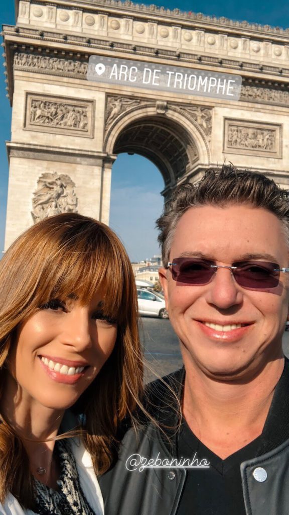Ana Furtado e Boninho no Arco do Triunfo em Paris