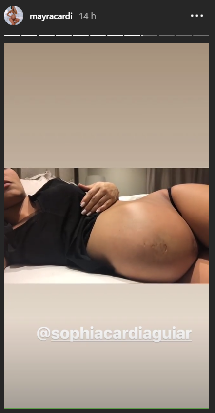 Mayra Cardi mostra filha se mexendo na barriga