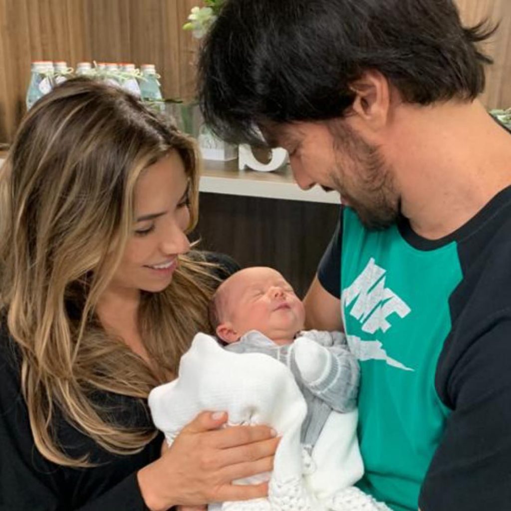Patricia Abravanel e Fábio Faria com o filho recém-nascido