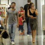 Juliana Paes aproveita um momento de folga para passeio no shopping