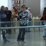 Cláudia Gimenez é flagrada toda elegante em shopping do Rio ( J Humberto: AgNews)