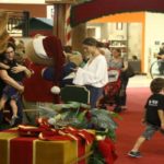 Alessandra Ambrósio leva a família para aproveitar o Natal em shopping (Gabriel Reis: AgNews)