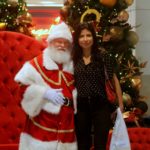 Anna Lima tieta Papai Noel em shopping do Rio (Daniel Delmiro: AgNews)