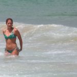 Isabella Santoni curte praia em Fernando de Noronha (AgNews)