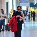 Claudia Raia embarca toda estilosa em aeroporto no Rio (Webert Belicio: AgNews)