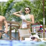 Alessandra Ambrósio é flagrada curtindo uma piscina em Florianópolis (Gabriel Reis: AgNews)