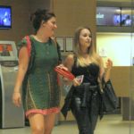Carla Diaz é flagrada com amiga em shopping no Rio (J Humberto: AgNews)