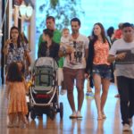 Mouhamed Harfouch é flagrado no shopping com a família (Webert Belicio: AgNews)