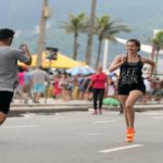 Sergio Malheiros e Sophia Abrahão são flagrados correndo na praia (Andre Freitas: AgNews)
