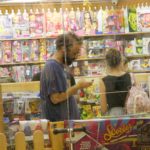 Marcelo Camelo e Malu Magalhães são flagrados no shopping com a filha ( J Humberto: AgNews)