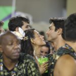 Isis Valverde beija muito o namorado André Resende na Sapucaí (Andre Freitas: AgNews)