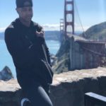 Leo Santana em frente a Golden Gate Bridge