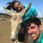 Marcelo Adnet e a namorada em Donkey Sanctuary Bonaire