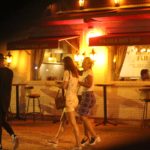 Valesca Popozuda é flagrada saindo de restaurante com o namorado (AgNews)