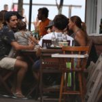 Bruno Gissoni e Felipe Simas almoçam juntos na Barra (AgNews)