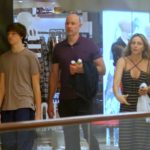 Tande é flagrado no shopping com a namorada e o filho (Daniel Delmiro: AgNews)