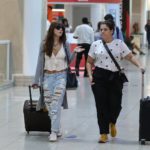 Giovanna Lancellotti é flagrada toda estilosa m aeroporto no Rio (Andre Freitas: AgNews)