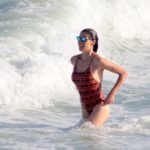 Fernanda Lima é flagrada na praia do Leblon (JC Pereira: AgNews)