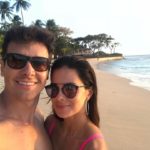 Vera Viel e Rodrigo Faro curtem praia em Barbados