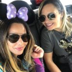 Viviane Araújo e assessora no 'Disney Magic Kingdom'