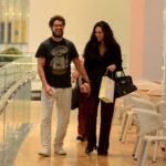 Débora Nascimento e José Loreto são flagrados em passeio no shopping (Webert Belicio: AgNews)