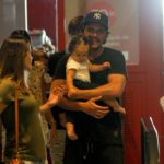 Bruno Gissoni é flagrado com a filha, o irmão, a sobrinnha e a cunhada em shopping no Rio (J Humberto: AgNews)