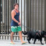 Felipe Dylon é flagrado em passeio com seu cachorro em Ipanema (JC Pereira: AgNews)