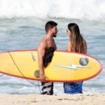 Mayra Cardi e Arthur Aguiar são flagrados curtindo dia de praia (Dilson Silva: AgNews)