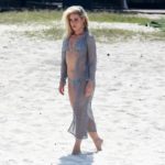 Monique Alfradique posa para ensaio sensual na praia da Barra (AgNews)