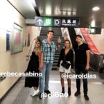 Kaká e Carol Dias com amigos na China