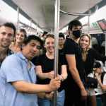 Kaká e a noiva em metrô da China