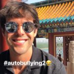 Na China, Kaká faz selfie descontraída