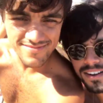 Felipe Simas e Rodrigo Simas na praia da Barra da Tijuca