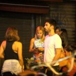 Cris Dias é flagrada com o namorado curtindo a noite no Rio (AgNews)