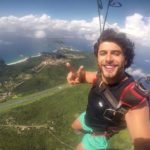 Jesus Luz salta de paraquedas em Fernando de Noronha (Reprodução: Instagram)