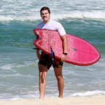 Nicolas Prattes em tarde de surf na praia da Barra da Tijuca