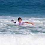 Nicolas Prattes em tarde de surf na praia da Barra da Tijuca