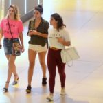 Flavia Alessandra e Giulia Costa fazem compras em shopping da Barra da Tijuca