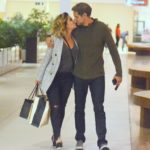 Giovanna Antonelli e Leonardo Nogueira se beijam em shopping da Barra da Tijuca