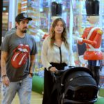 Juliana Didone com Flavio Rossi e Liz em shopping do Rio de Janeiro