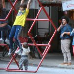 Miá Melllo brinca com os filhos na Gávea, Rio de Janeiro