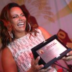 Viviane Araújo recebe homenagem por contribuição ao carnaval, no Rio de Janeiro