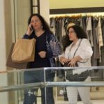 Lívian Aragão e Lílian Taranto em shopping da Barra da Tijuca