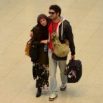 Vanessa Gerbelli e o namorado, juntos em aeroporto