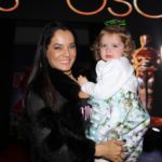 Monica Carvalho prestigia aniversário da filha de Rodrigo Faro